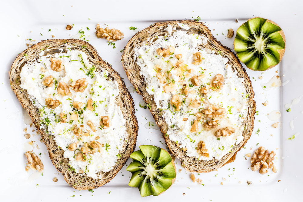 Орехов хляб: Вкусна и питателна добавка към вашата храна - как се прави