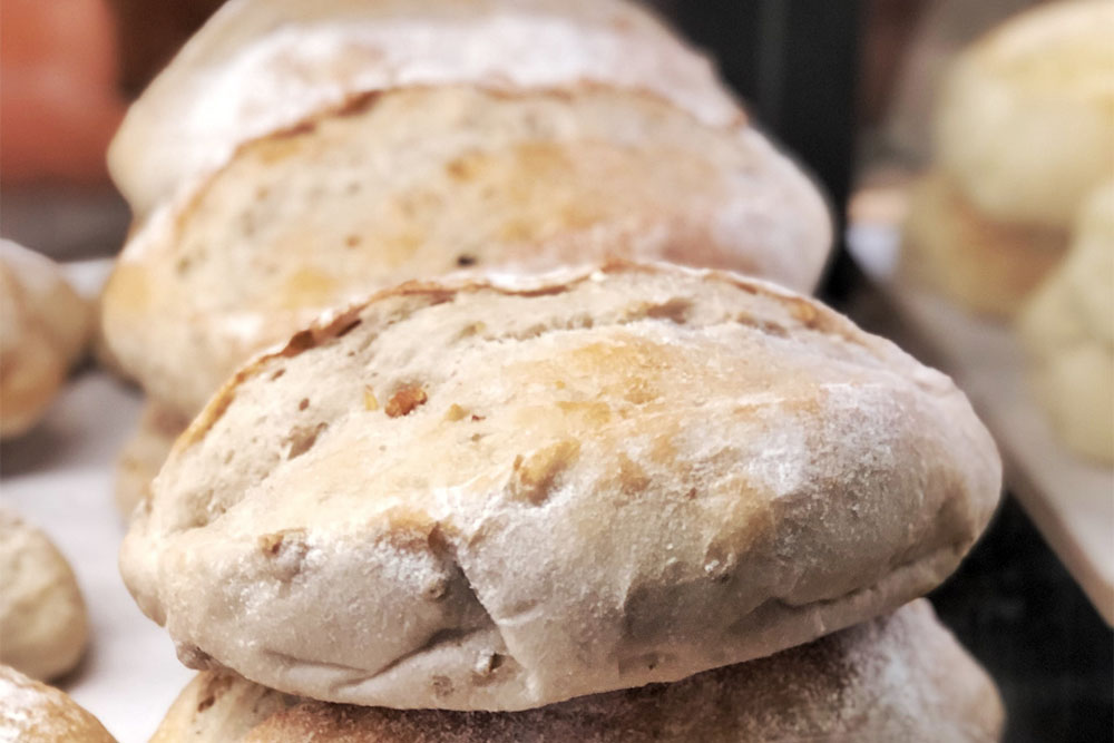 Орехов хляб: Вкусна и питателна добавка към вашата храна - предимства