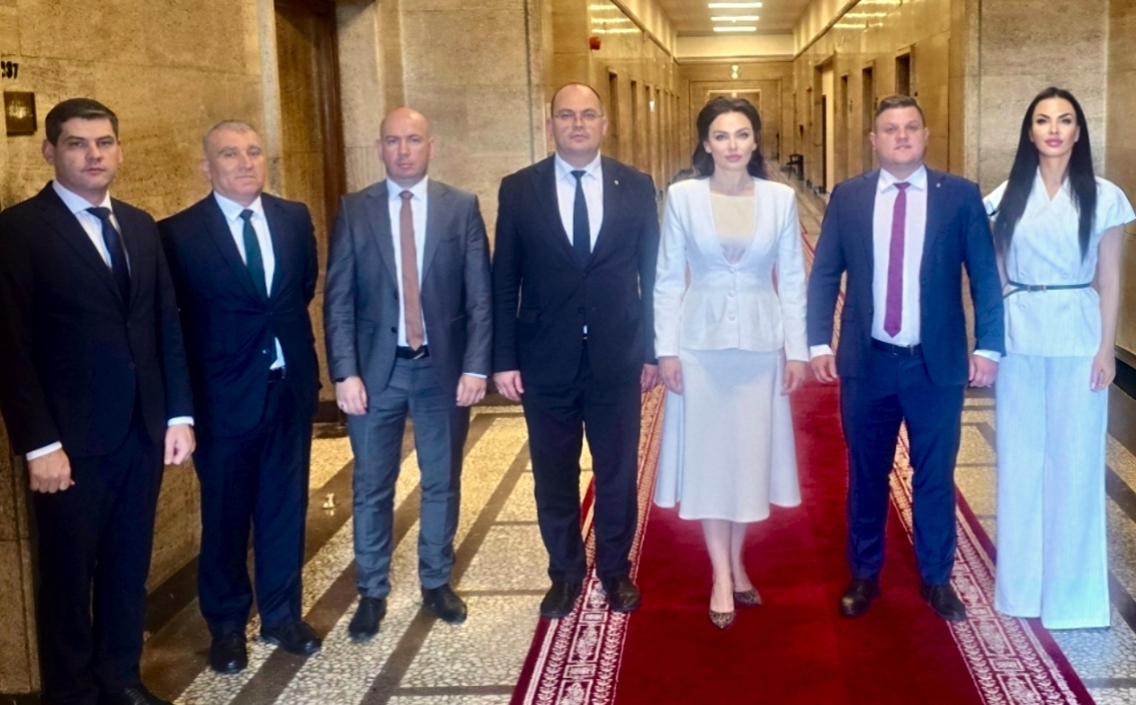 Лидерът на партия „Moldova Mare“ Виктория Фортуна и Оксана Желяпова се обявиха срещу събарянето на паметници в България